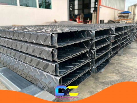 ผลิตชิ้นงานพับม้วนโลหะ